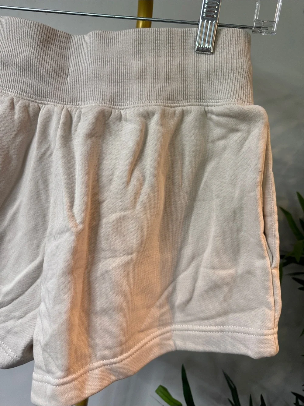 Nike Women's Cream Fleece Athletic Shorts with Drawstring and pockets EUC S